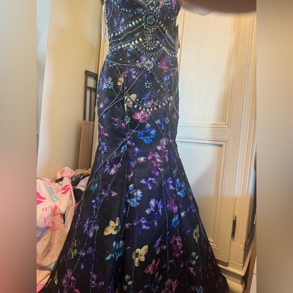 Ellie Wilde mermaid style beaded prom dress - Picture 4 of 10